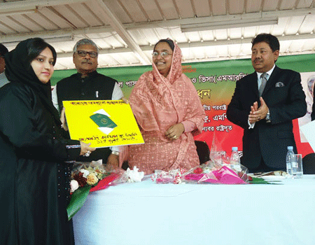 Honb'le Foreign Minister of Bangladesh Dr. Dipu Moni launched Machine Readable Passports (MRP) at the Consulate General of Bangladesh, Jeddah, Saudi Arabia July 12, 2011.